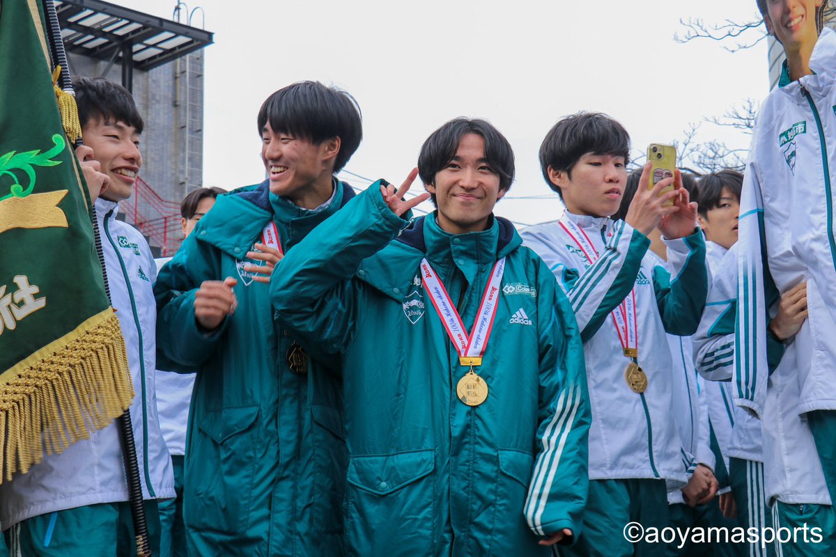 aosupo_rikujyo's tweet photo. #箱根駅伝 優勝パレード

4区 #佐藤一世 

#青学駅伝 #AllForGreen #負けてたまるか大作戦 #優勝パレード https://t.co/avVsEufXjP