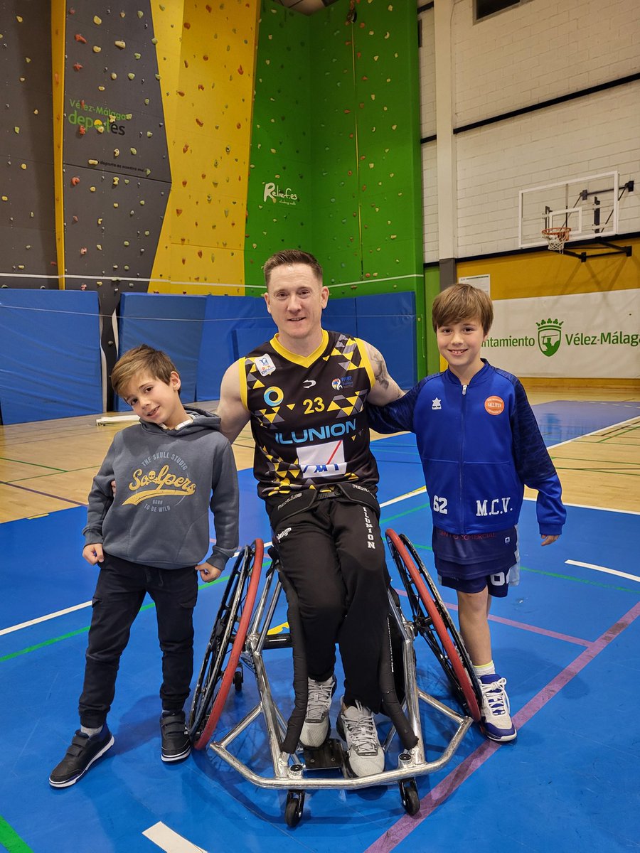 Enorme partido del <a href="/cd_Ilunion/">CD ILUNION</a> en Vélez en el día de ayer. Siempre es un lujo ver a est@s cracks <a href="/TerryBywater07/">Terry Bywater</a> <a href="/cd_Ilunion/">CD ILUNION</a> <a href="/FundacionAXA/">Fundación AXA</a>