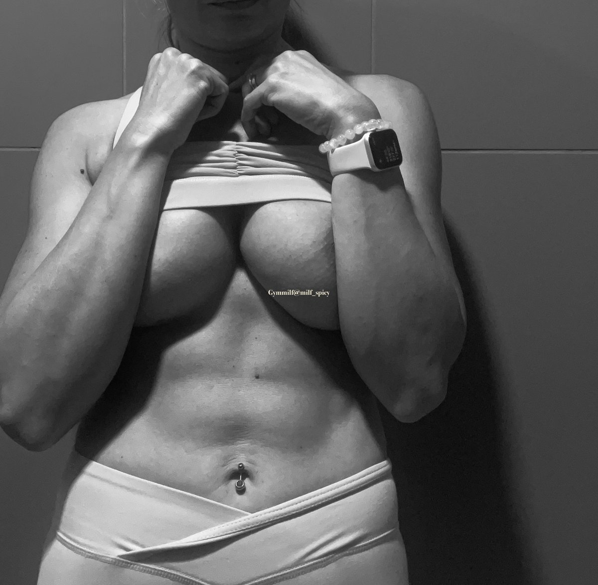 milf_spicy's tweet photo. 6 pack on way #fitnessgirl #gymgirl #gymrat https://t.co/LFVnZyxMAx