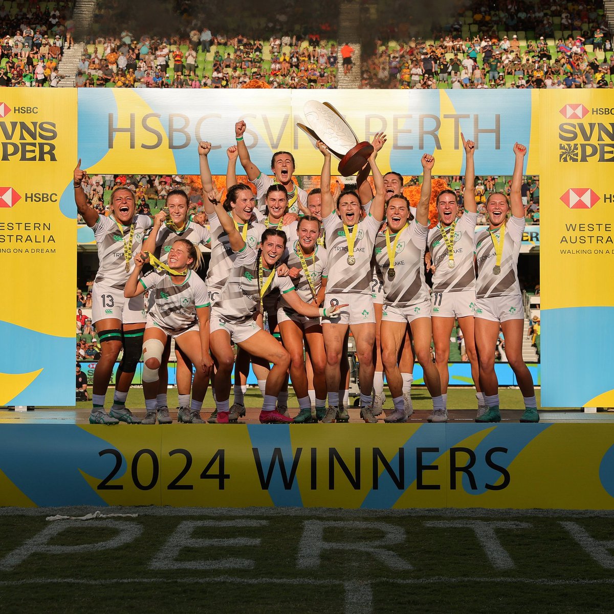 Golden girls! 💚

#Ireland7s