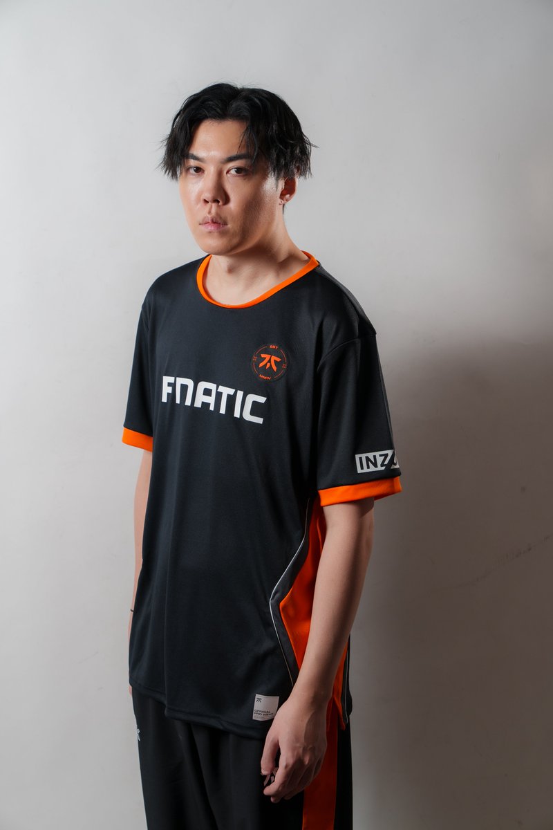 本日オープンのCafé&Bar RAGE STでPro Kit 2024ジャケット