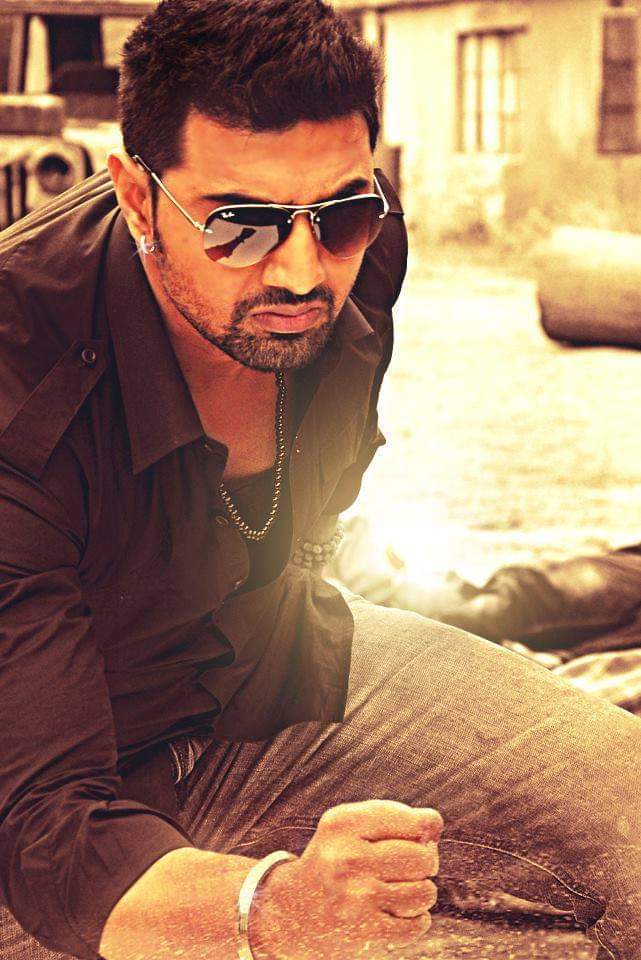 TeamDevFcBd's tweet image. Heartiest Congratulations KING on completing 18 memorable years as the SUPERSTAR 🫶🏻

*Acting না জেনে সুপারস্টার হওয়া যায় কিন্তু সুপারস্টার হয়ে ১৮ বছর থাকা যায়না* 💥❤️

TO MORE BLOCKBUSTERS 🥳
#18YearsOfDEV 
@idevadhikari ❤️