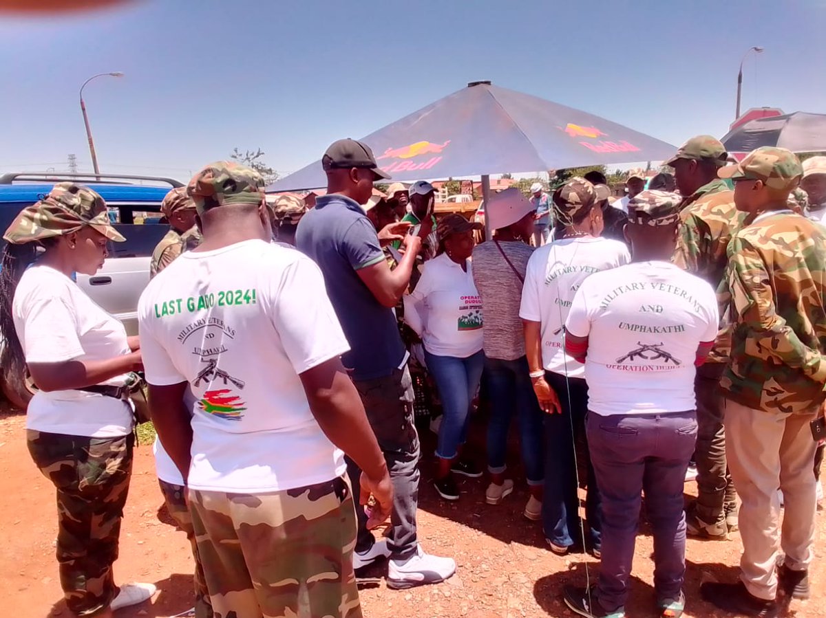 PatrioticMedia1's tweet image. THE GROWTH OF DUDULA!
On Saturday last week Operation Dudula went on recruitment campaign in Windmill Park. 327 people joined in one day!