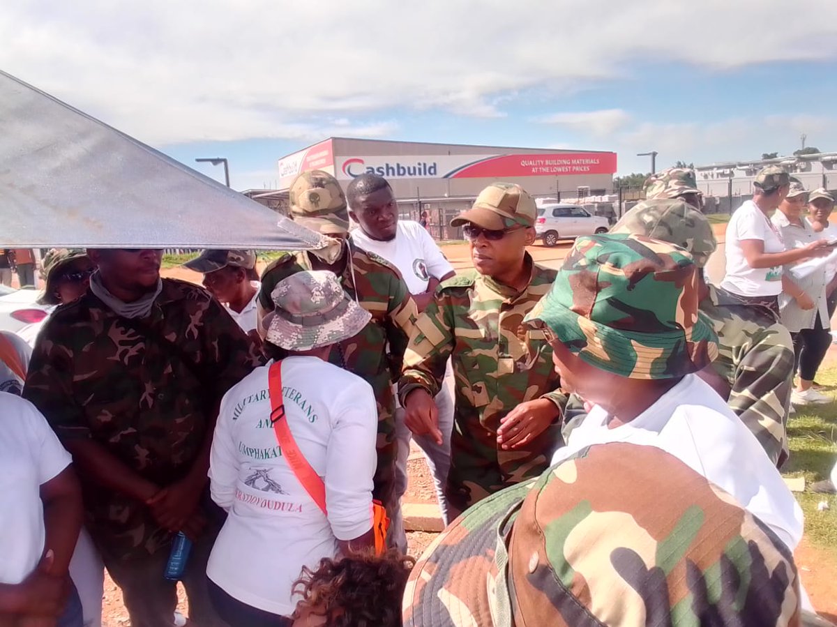 PatrioticMedia1's tweet image. THE GROWTH OF DUDULA!
On Saturday last week Operation Dudula went on recruitment campaign in Windmill Park. 327 people joined in one day!