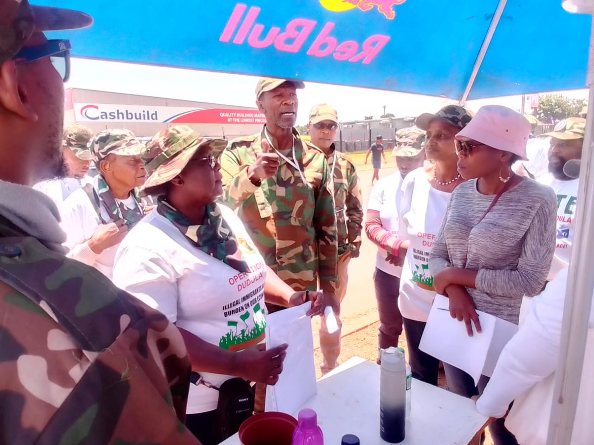 PatrioticMedia1's tweet image. THE GROWTH OF DUDULA!
On Saturday last week Operation Dudula went on recruitment campaign in Windmill Park. 327 people joined in one day!