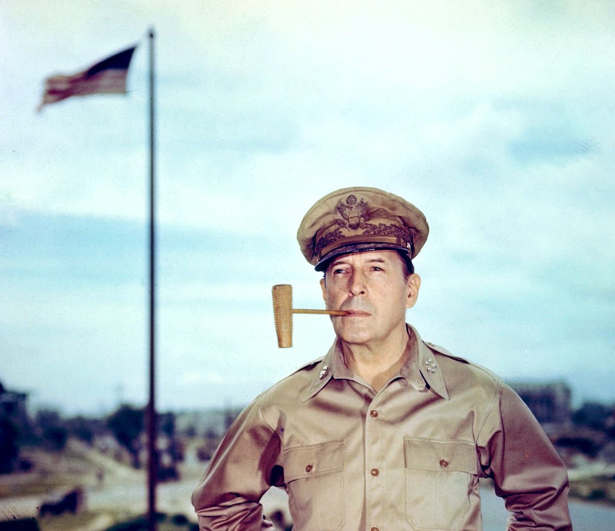 麦克阿瑟将军：一个父亲的祷告
- 经典祷告文

“主啊！求你塑造我的儿子，
使他坚强到能够认识自己的软弱；
勇敢到能够面对惧怕；
在诚实的失败中，毫不气馁；
在胜利中，仍保持谦逊温和。
恳求你塑造我的儿子，
不至空有幻想而缺乏行动；
引导他认识你，同时又知道，
认识自己乃是知识的基石。