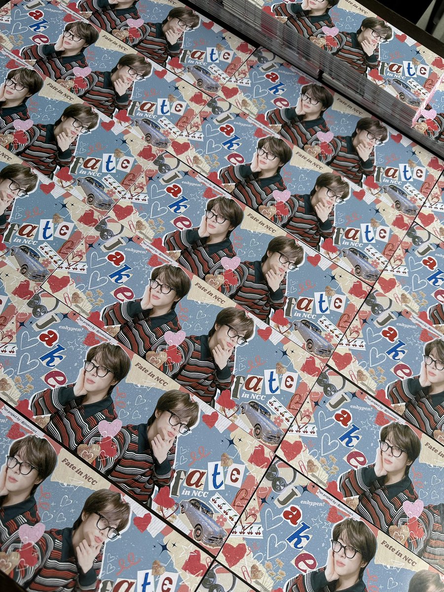 jmnikeu's tweet photo. ENHYPEN #FATE_IN_NEWCLARKCITY FREEBIE ♡

hi! i'll be giving away jake hand banners on Feb 3, 2024 

-» like &amp; rt, mbf for updates
-» 1:1, limited qty only!

See you there, engenes! ♡ https://t.co/8gqVJiZs4w