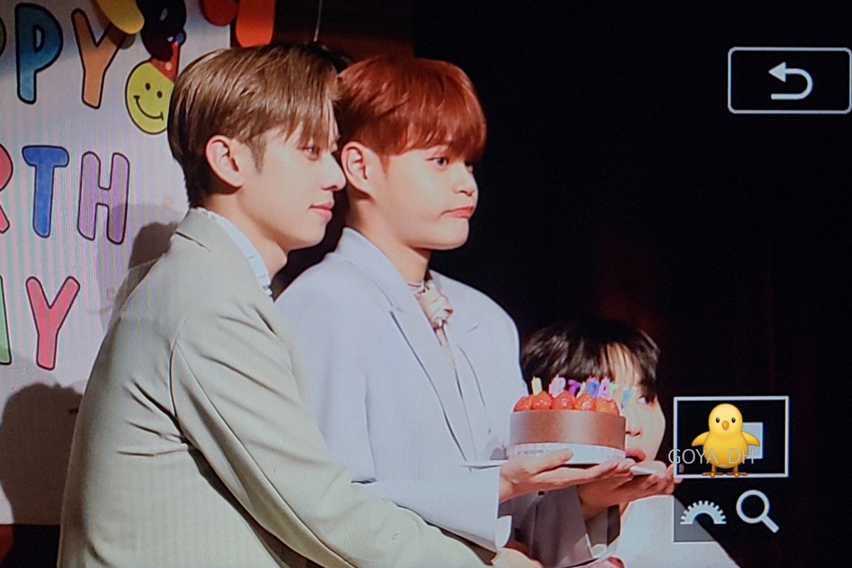 goya_DH's tweet photo. 240128 메이크스타(DAE HWI's BIRTHDAY🎉)
ㆍ
축하받는거 넘 부끄러워서 볼빵빵🤣
#AB6IX #이대휘 #LEEDAEHWI https://t.co/olfgv7mDjs