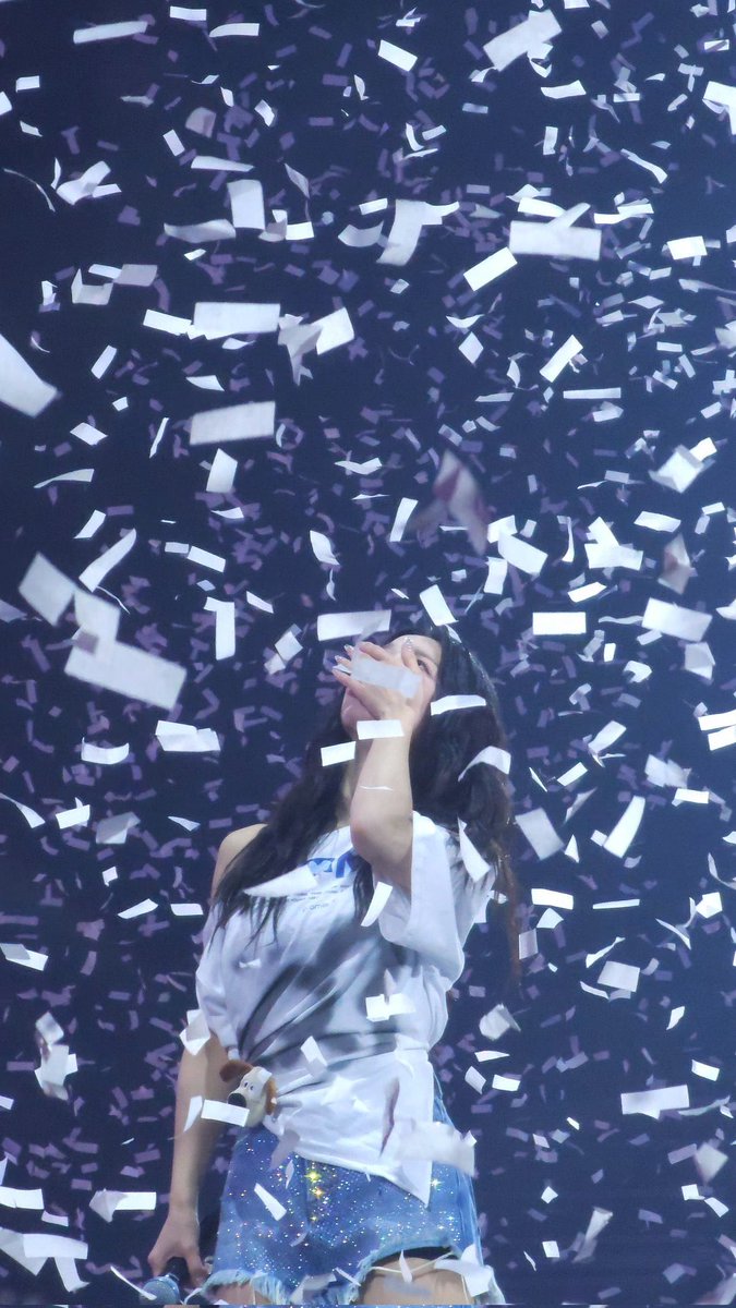 you’ve really worked so hard for the past 6 years, we love you so much 🤍 thank you for being the best leader