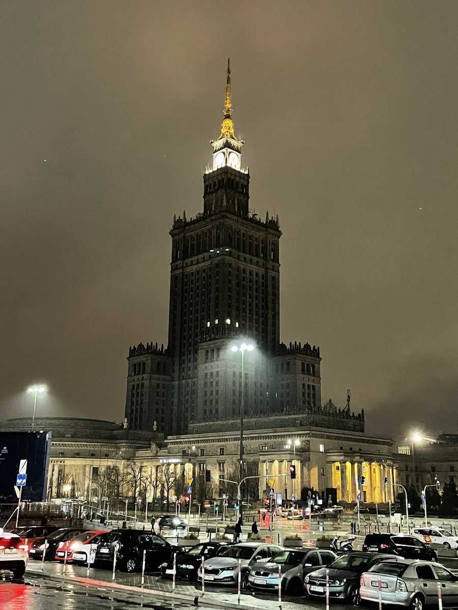 Standing Tall forever , Palace of Culture and Science #warsaw #Sunday #Poland #bigfoot #SundayMorming #DiscoverWarsaw