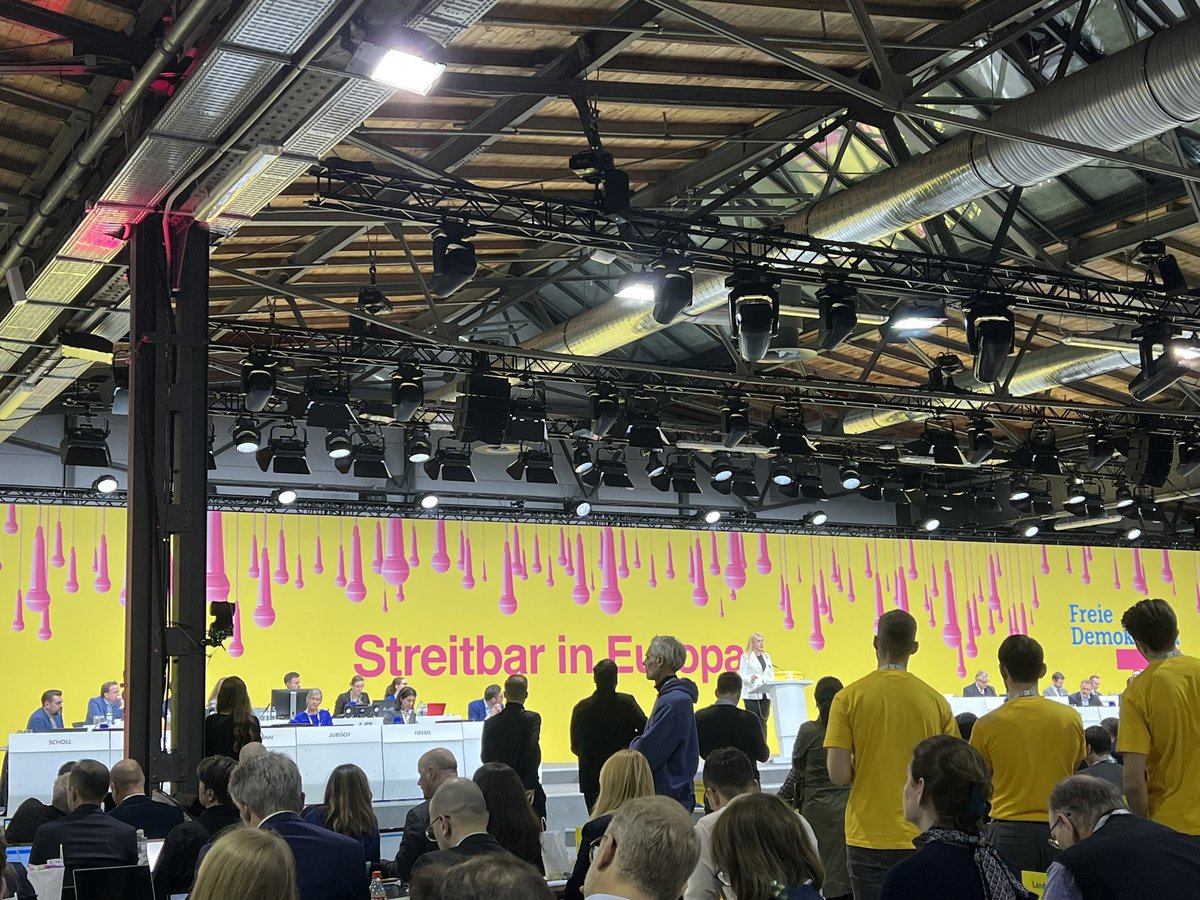 Eindrucksvolle Rede von <a href="/kiraincongress/">Kira Rudik</a> auf dem #ept24 der FDP.  #westandwithukraine