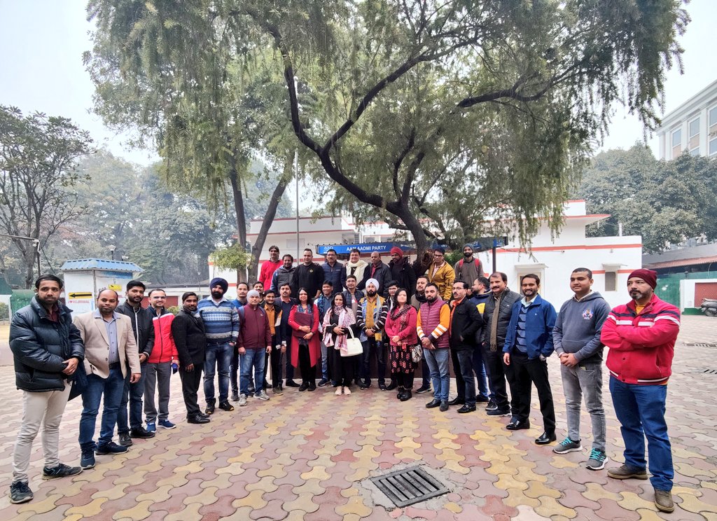 आज आम आदमी पार्टी कार्यालय में नव गठित दिल्ली प्रदेश सोशल मीडिया टीम की मीटिंग हुई जिसमें आगे की रणनीति व संगठन विस्तार पर चर्चा की गई!
<a href="/AamAadmiParty/">AAP</a> <a href="/ArvindKejriwal/">Arvind Kejriwal</a> 
<a href="/SandeepPathak04/">Dr. Sandeep Pathak</a>