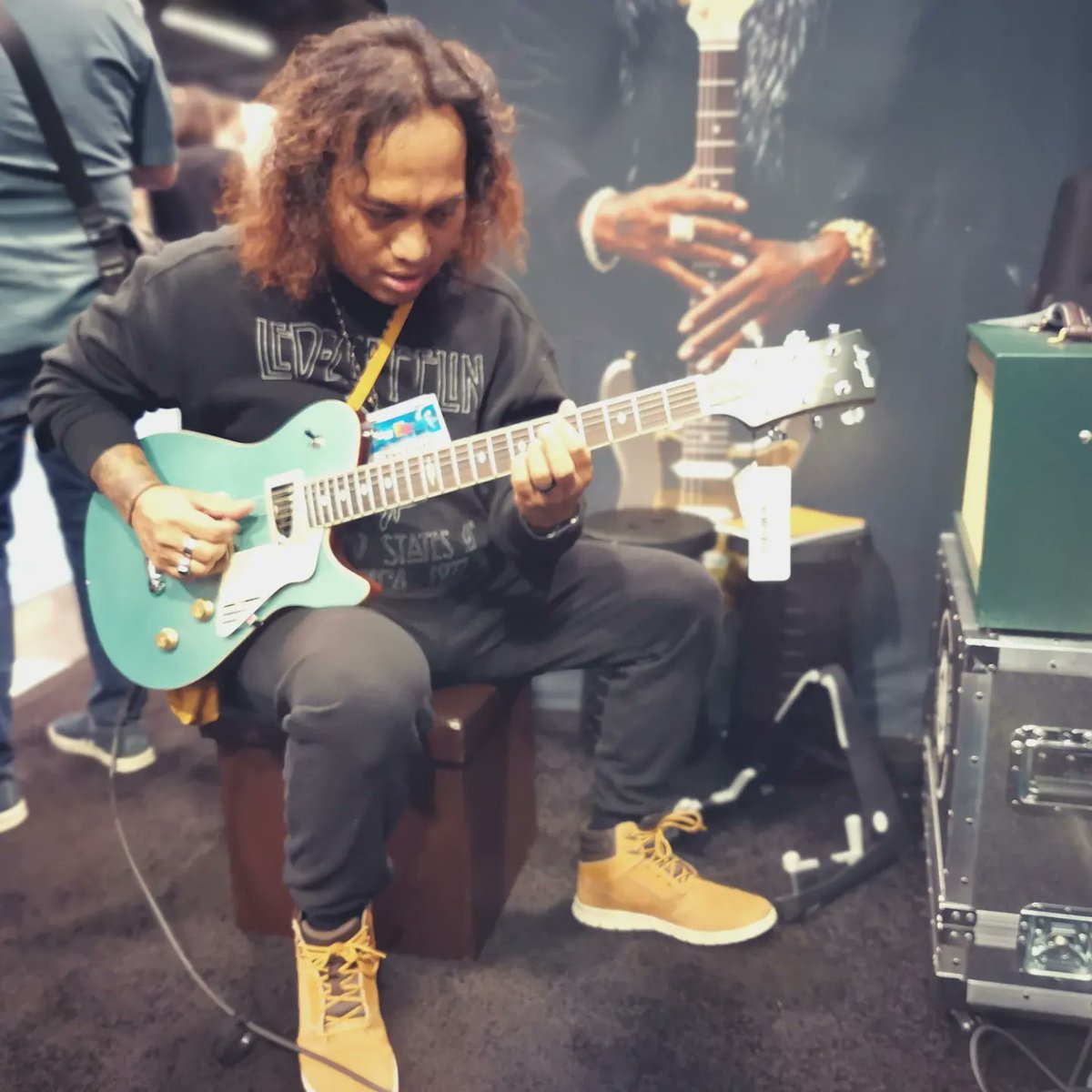 Magnetoguitars's tweet photo. Many thanks to all the people and friends coming to visit our Magneto Guitars booth on day 3 at #nammshow2024, we had a blast! Today's final day, come and visit us on booth #5314 with @lyonhealycorporation

#magnetoguitars https://t.co/SuRI0j8nWd