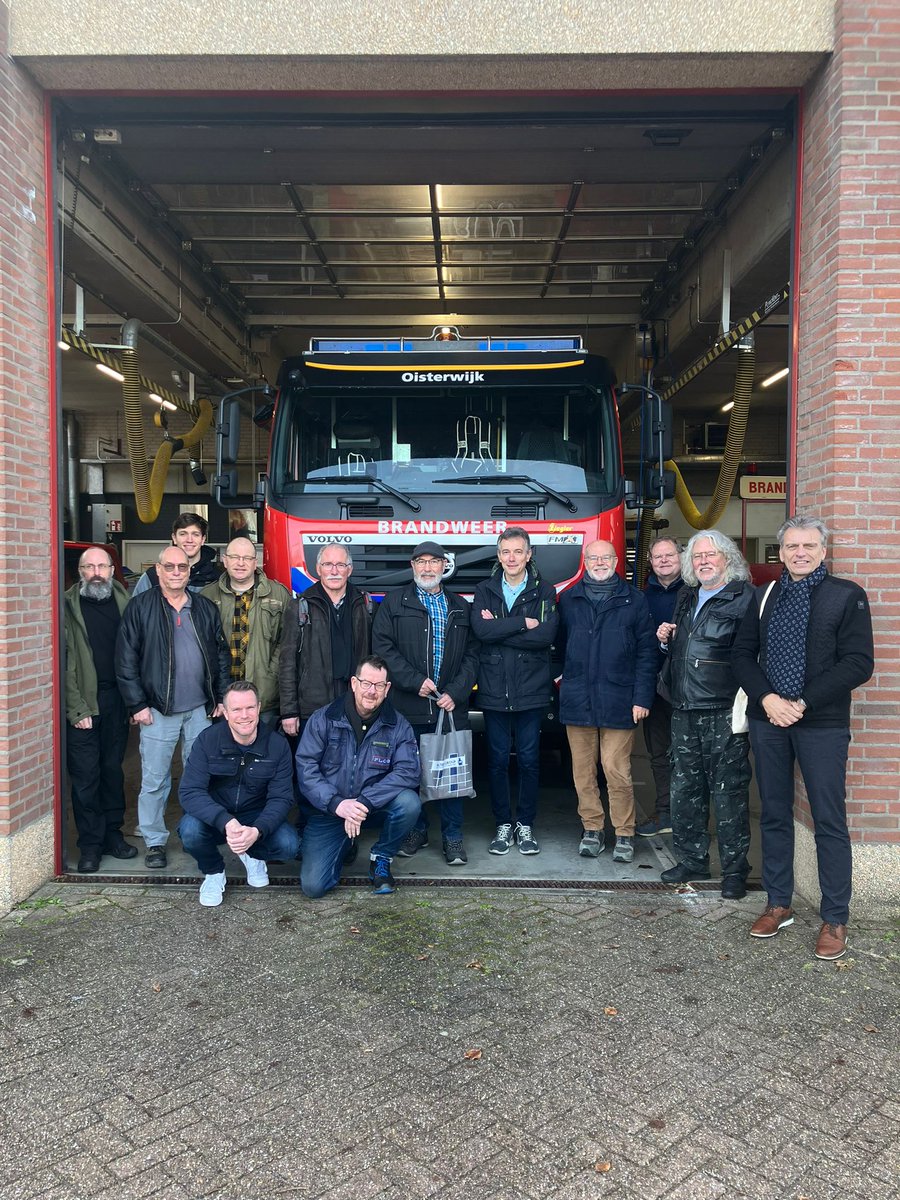 Foto als afsluiting van de excursie, interessante informatie gekregen over gladheidbestrijding en communicatie door de Brandweer in Oisterwijk. #DARES (Regio 22 😉). Dank aan Frank &amp; Sander van de gemeente.