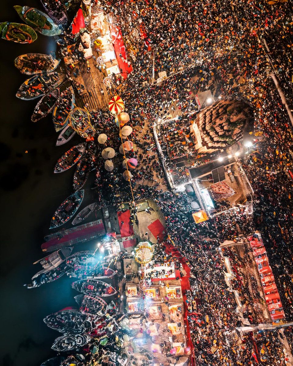 varshaparmar06's tweet photo. 12 divine ghats in Kashi ✨️🔱

1. Dashashwamedh Ghat https://t.co/4GXFUAaD8c