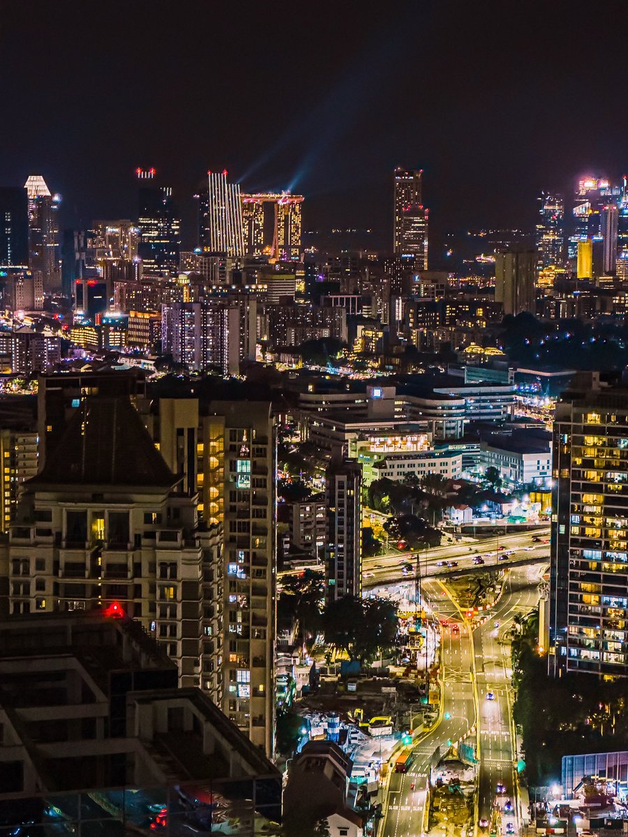 javanng's tweet photo. Singapore’s skyline by night is a breathtaking sight to behold, a fusion of architectural marvels and dazzling city lights.
#citynightscape #singapore #singaporeworld #citybynight #citynightview #seemycity #visitsingapore https://t.co/DSqwBfuIwt
