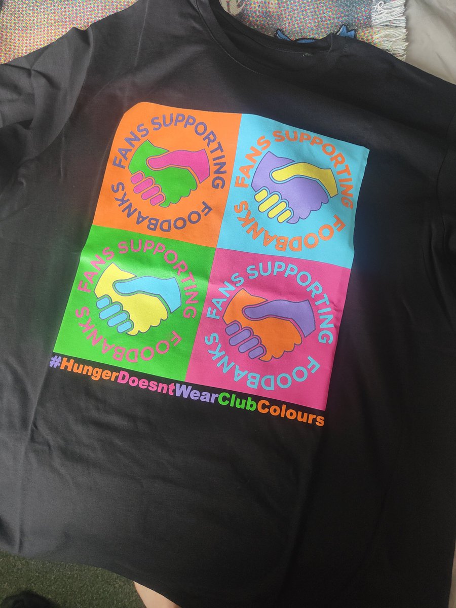 These t-shirts supporting @SFoodbanks are awesome!

#HungerIsAPoliticalChoice
#HungerDoesntWearClubColours

Pick yours up...
@IanByrneMP @JenboLFC @CwuWamc @DavefcKelly