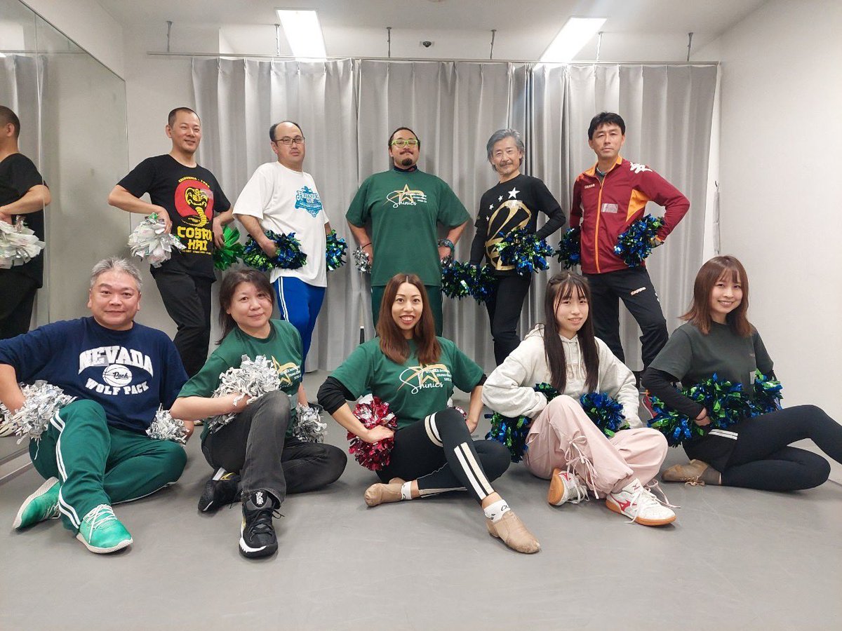 storks_academy's tweet photo. 【チア】大人チア追加練習会✨
お疲れ様でした❗️
前回の動画を見て自主練習をしてくださっていて皆さんキレが増していました👍
次はとうとう本番です❣️
2月11日（日）ホームゲームオープニングパフォーマンス✨
是非大人チアの応援もよろしくお願い致します✨
#神戸ストークスチアスクール
#大人チア https://t.co/Je7rcZhEjX