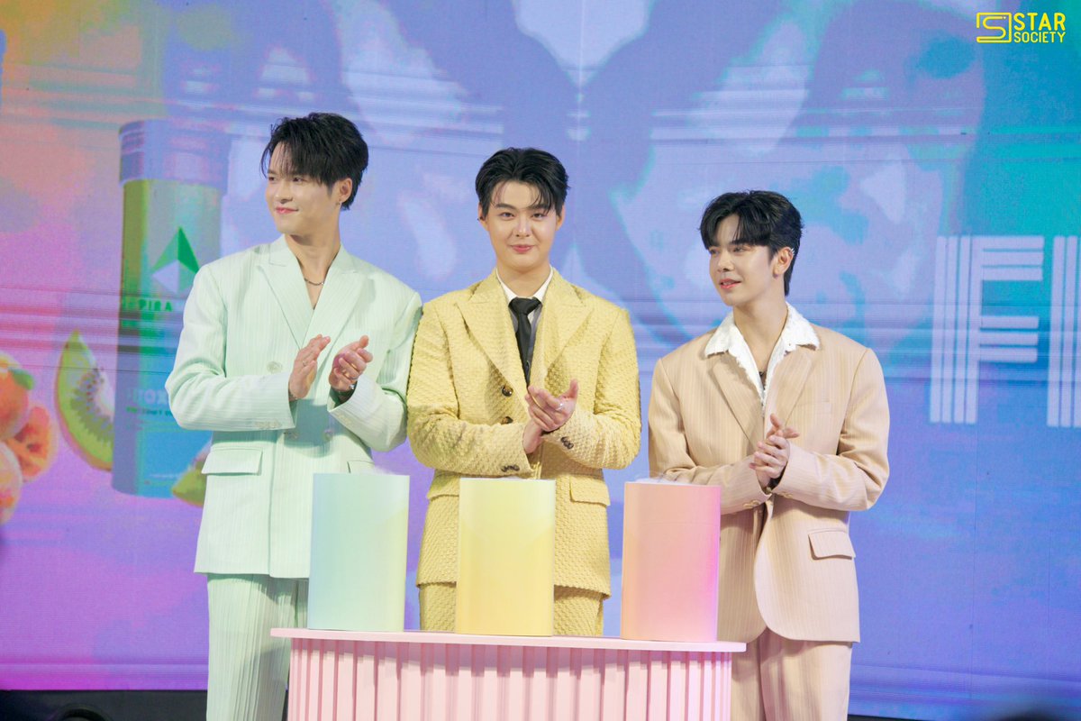 STARSOCIETY_TH's tweet photo. CEO อีกหนึ่ง “เซ้นต์-ศุภ​พงษ์​” แถลงข่าวเปิดตัวผลิตภัณฑ์แบรนด์ PIRAMYST  โดยมี “บิลลี่ ภัทรชนน -เบ้บ ธนทัต” ขึ้นแท่นพรีเซ็นเตอร์ ในงาน PIRAMYST &amp; FITOXY Grand Opening 

#PIRAMYST #Fitoxy 
#แบรนด์พิรามิส 
#Saint_sup #MingEr 
#FITOXYxBillyBabe
#bbil1ypn #babiibabe https://t.co/WUK5EKjHVz