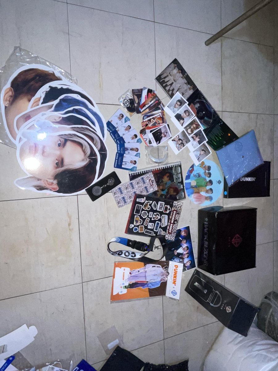 keuna_lex's tweet photo. LFB

kayo na mag drop price pm nalang Official and unofficial Merches. 

RFS. di na active but still support padin. nasa tambakan lang sayang naman kaya bilin nyo na. 

100% na maayos pa to 

@SB19Official https://t.co/SW85GVm9EZ