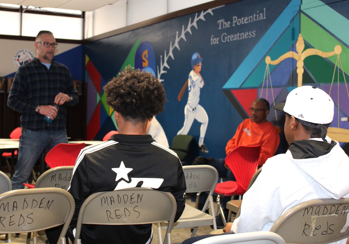 metro_reds's tweet photo. Thank you to Officer Smith of @CMPD for spending time with our players. They learned about their rights, gun safety and had an opportunity to ask tough questions. #WeAreCMR #MBLRBI #Baseball @MorrisMadden08 https://t.co/gzxBlD2wqs