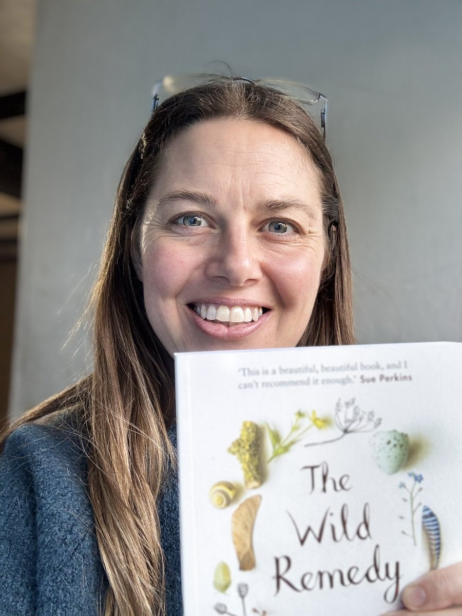 NaturalReflexi1's tweet photo. I have the bestest friends ever. Thank you so much @LouiseJBurgess for sending me this amazing book. I LOVE it. @silverpebble . 

#ecotherapist #Wellbeing #nature #HolisticHealth https://t.co/7bCoWIQQax