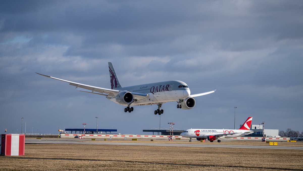 NSonic101's tweet image. Prague airport
.
.
.
#Prague #instaprague #cityofprague #visitprague #praguephoto #exploretocreate #travel #traveltoexplore #ontheroad #czech  #lensculture #streetsgrammer #picoftheday #airport #cityofprague #pragueairport #boeing787 #airbus320 #qatarairways #czechairlines