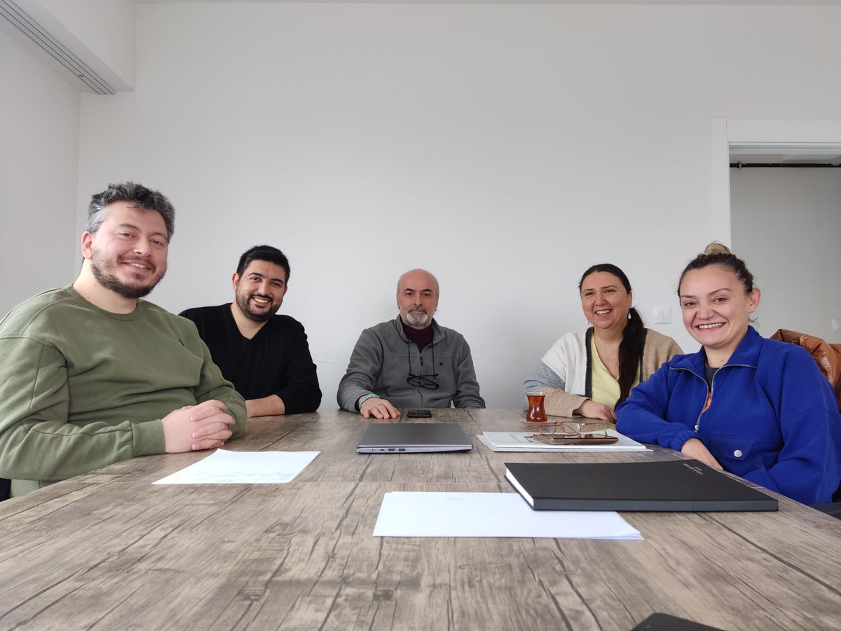 Haklarımız için kar kış demeden  şubemizde buluştuk, hekimlerin güler yüzü hiç eksilmesin.
İyi ki Hekimiz!
İyi ki Türk Hekimiyiz!
İyi ki Hekimsenliyiz!