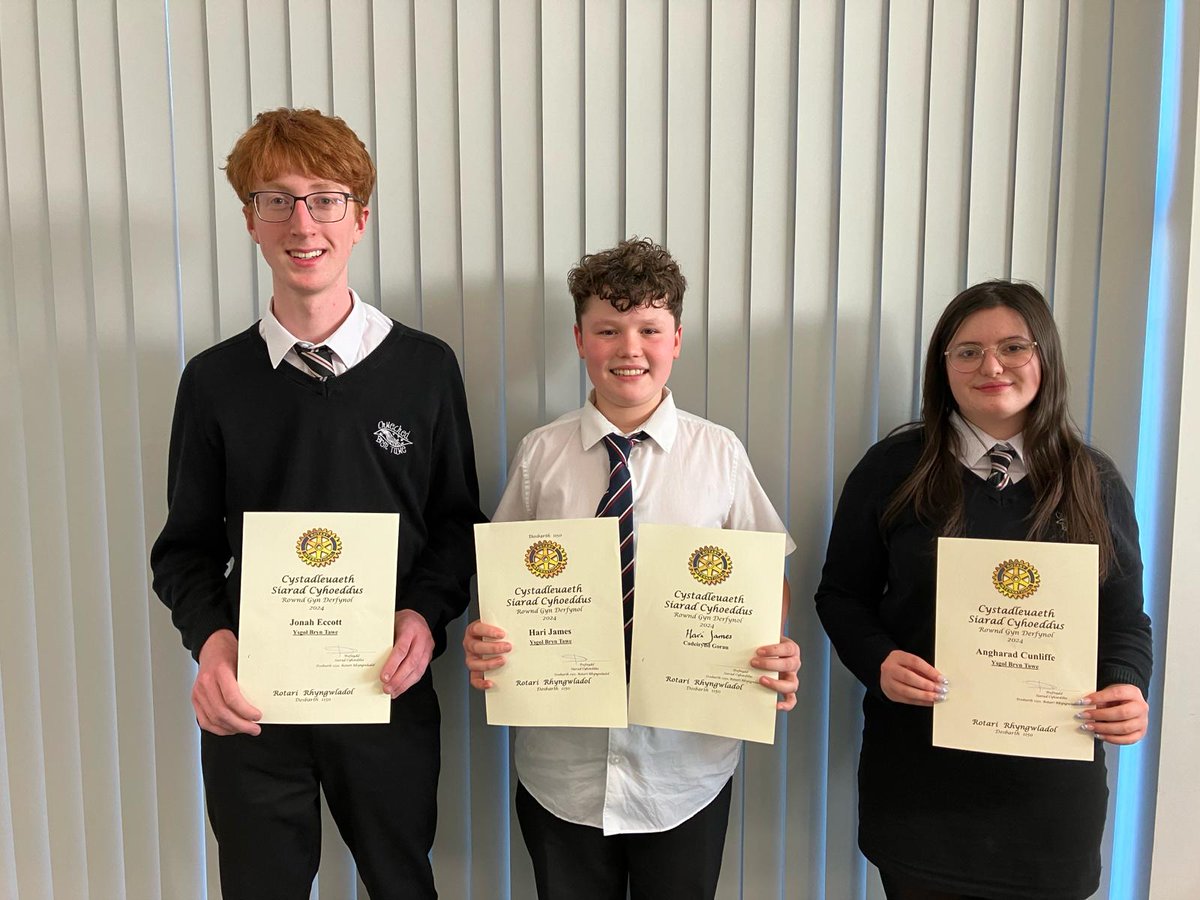 Llongyfarchiadau i'r tîm siarad cyhoeddus ar eu llwyddiant yn rownd 1af Cystadleuaeth y Rotari. Mlaen i'r rownd derfynol yn yr Egin. Hari yw’r cadeirydd, Angharad yn gynigydd a Jonah yn wrthwynebydd. Llongyfarchiadau hefyd i Hari ar ennill cadeirydd gorau’r rownd 1af. <a href="/bryntawe/">Ysgol Bryn Tawe</a>