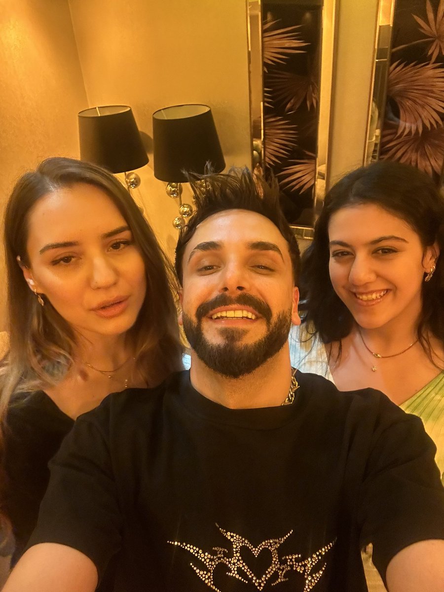 zgbrls's tweet photo. Az takipçili star profili ile fotomuz, ben barney gibiyimdir kötü çıkamam dedim aksini kanıtladı hemen sağ olsun https://t.co/nP7vwlGqmX