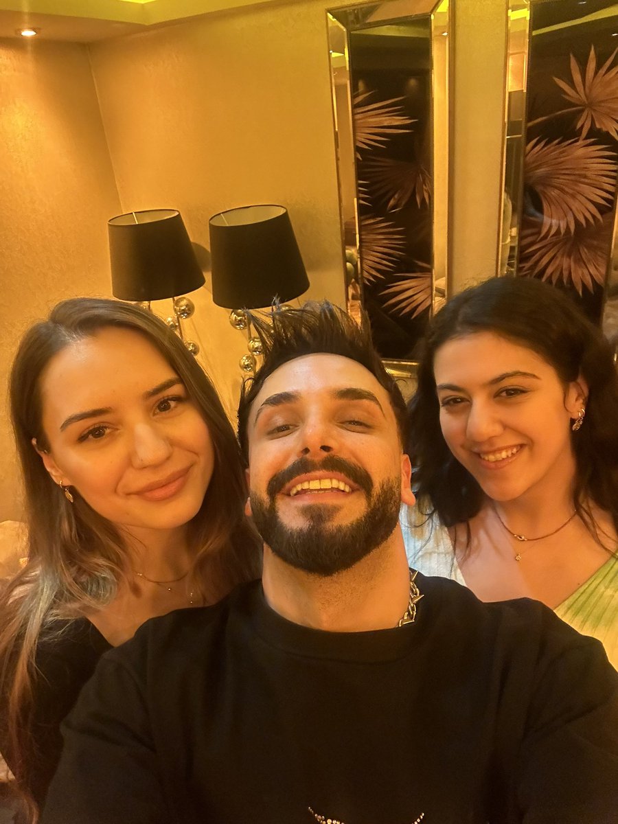 zgbrls's tweet photo. Az takipçili star profili ile fotomuz, ben barney gibiyimdir kötü çıkamam dedim aksini kanıtladı hemen sağ olsun https://t.co/nP7vwlGqmX