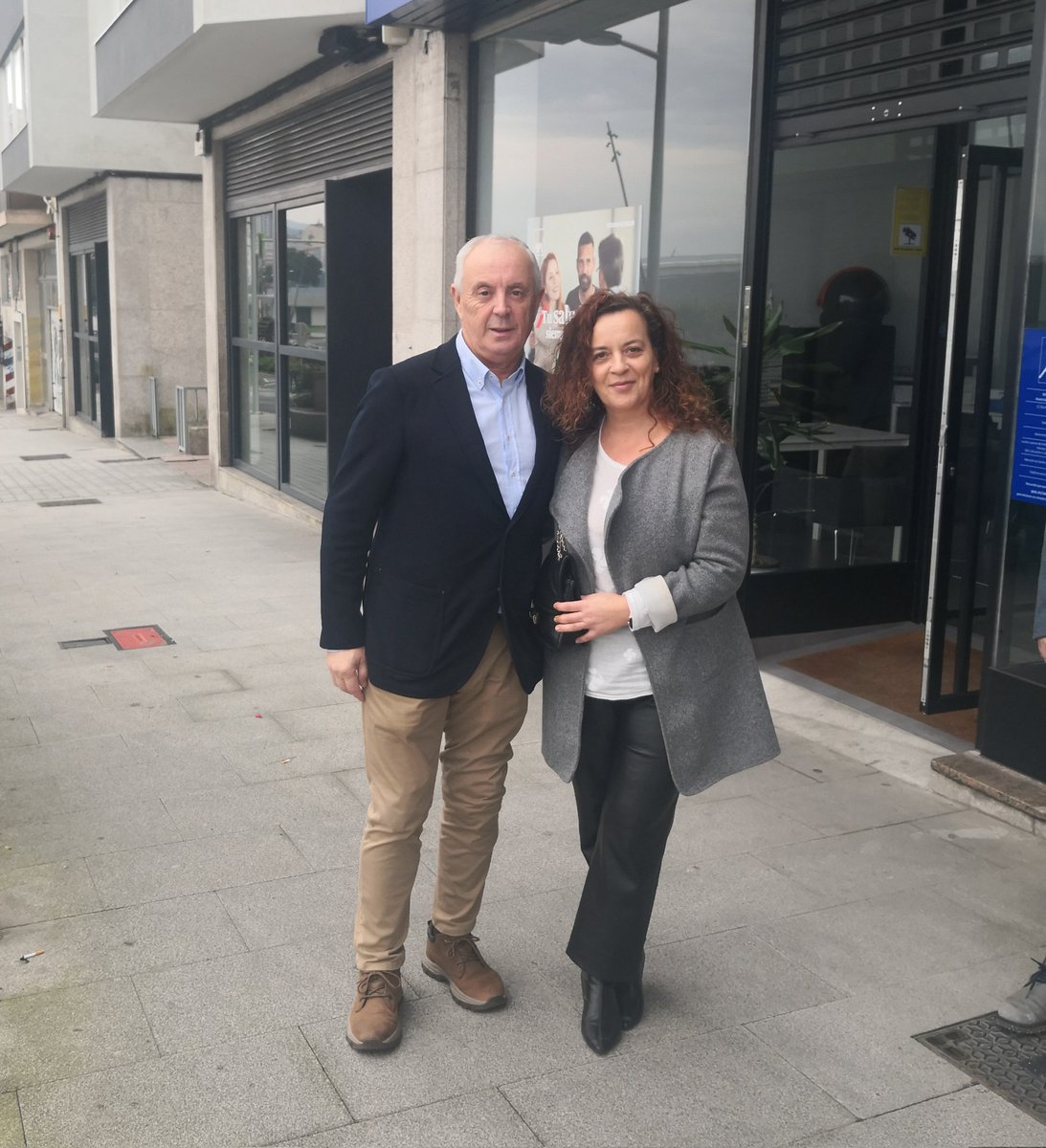 MargaSolino's tweet photo. Na vida, hai que saber escoller aos compañeiros de viaxe sempre😉 e este SEÑOR (así en maiúsculas) é do mellor que deu a política deste país.
Vamos con todo @pachivazquez, é un orgullo e un luxo camiñar ao teu lado 💪
#Sementando
#EspazoComún https://t.co/j19smpO2x1