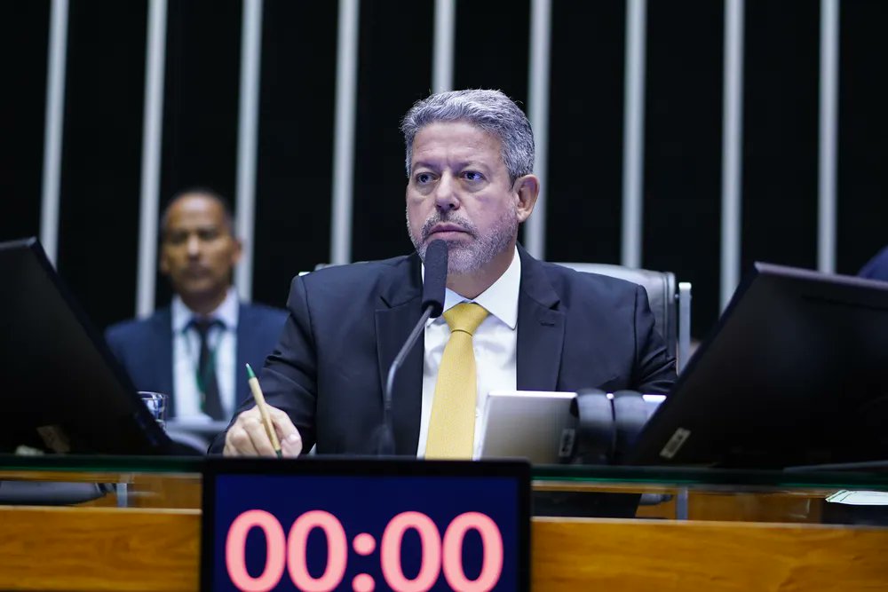 g1 on X: "Com veto bilion&aacute;rio a emendas e opera&ccedil;&otilde;es da PF contra  parlamentares, Lira encurta f&eacute;rias e chama l&iacute;deres https://t.co/8rSL3dqGbW  #g1 https://t.co/Do1lKcJfj2" / X