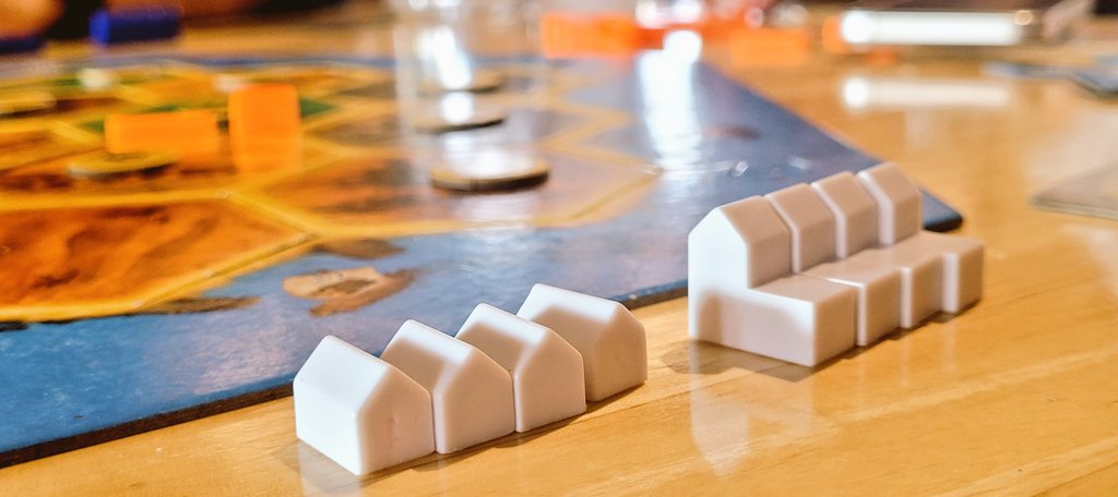 Dontworrydev's tweet photo. Have any of you played #catan ? @DialogueCafe #Bangalore https://t.co/YKac3NVUmf