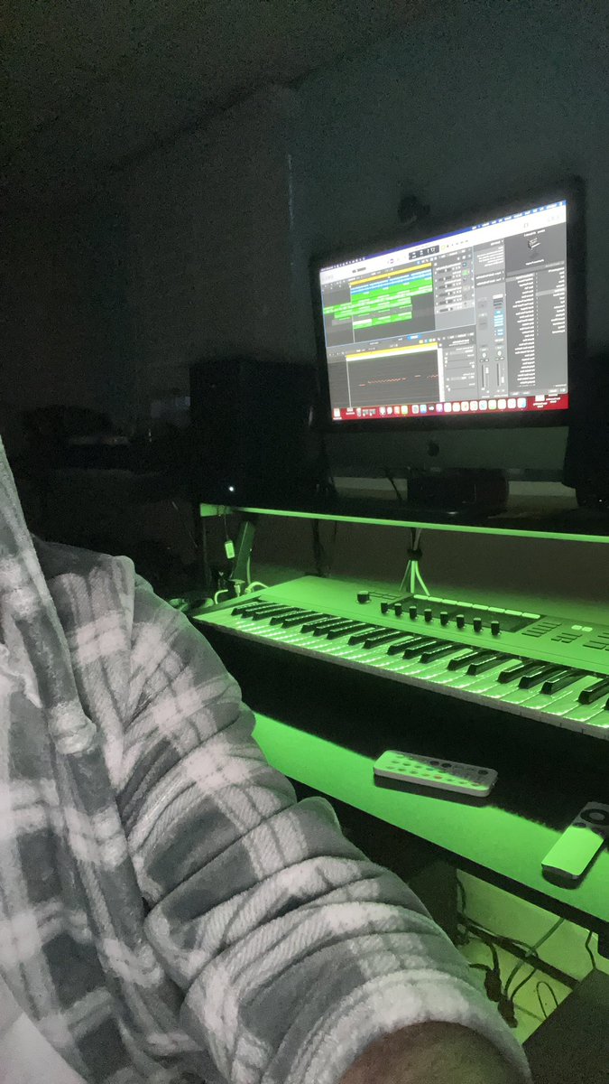 KingofheartNfts's tweet photo. Gm X, Do whatever it is you love today. 🎶☀️ https://t.co/EoM0V5q9mO