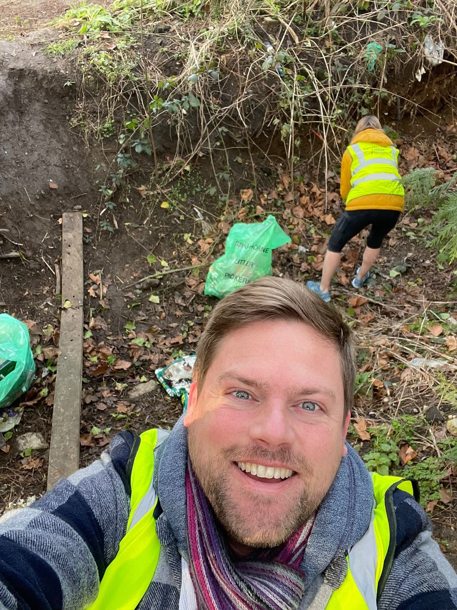 MissMichelle00's tweet image. Sophie’s part of the crew @SpelthorneBC #litterpickers