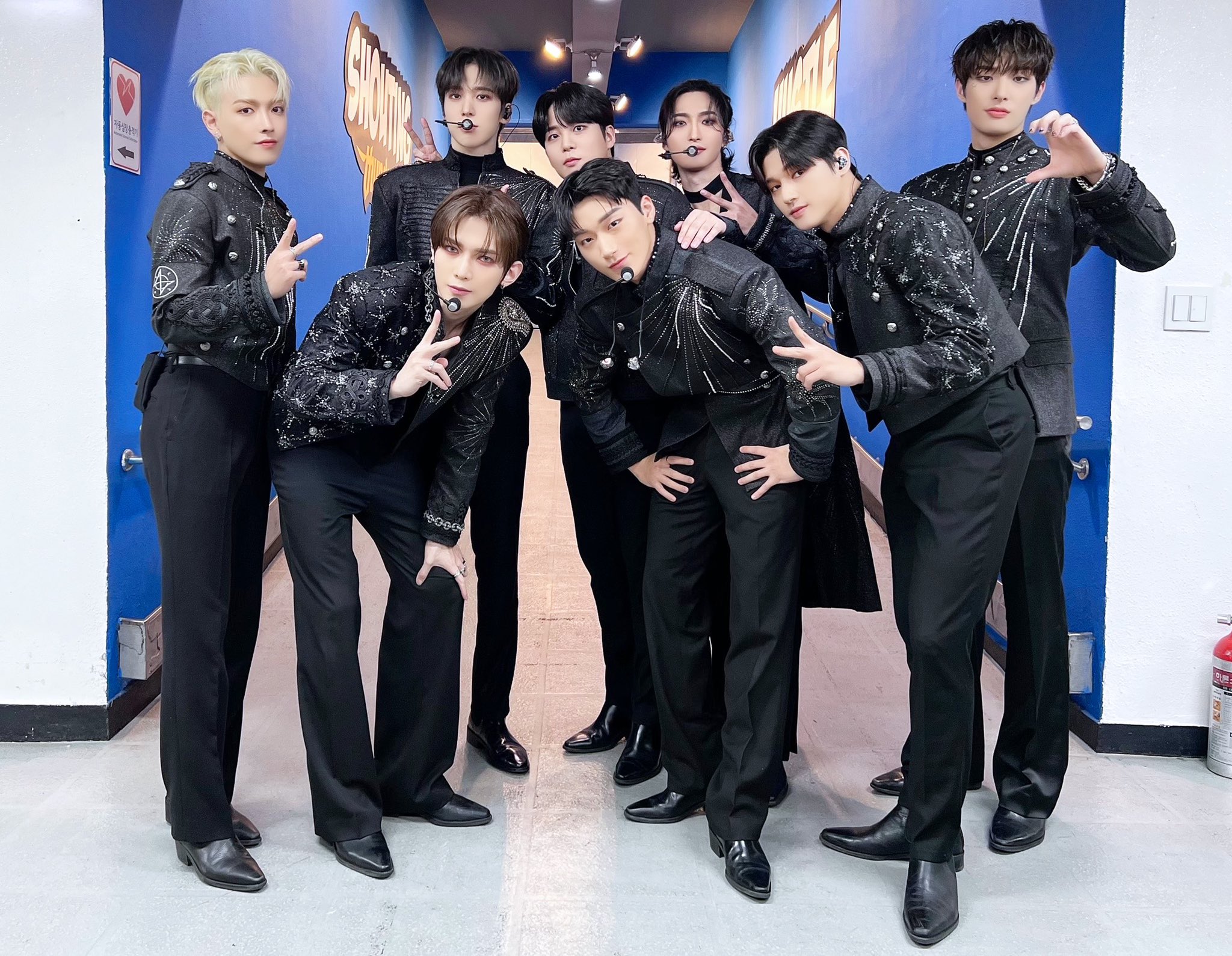 ATEEZ - ATEEZ サン MAKESTAR ヨントン 当選者限定 WILLmクリスマス 231010 — 🏆 Congratulation my ATEEZ for winning Artist of
