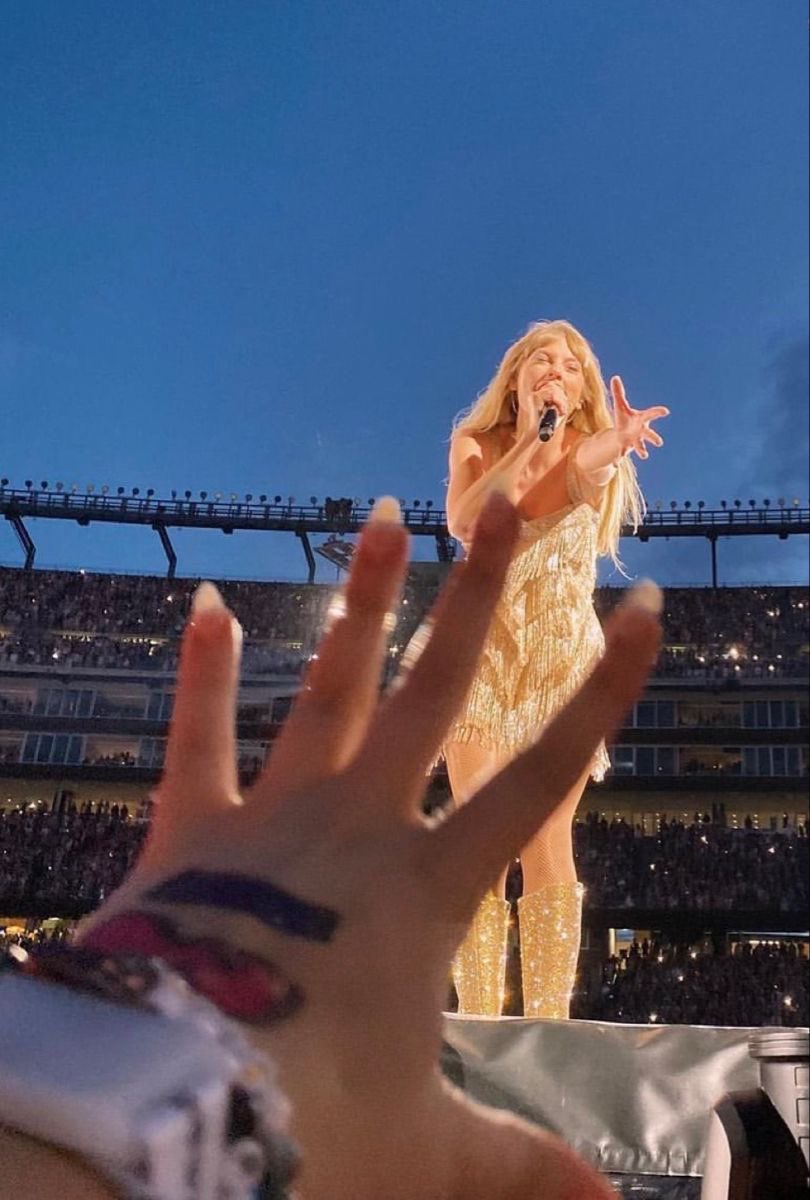 psycho_revlu's tweet photo. swiftie since 2012 🥂

☁️22歳 (大学生)
☁️1989東京参戦
☁️eras tour 2/7 &amp; 2/10 S席参戦！
☁️favorite song : you’re losing me
     →ありすぎて決められない(*_*)
☁️参戦服は、、

2/7 → you’re losing me/champagne problems themed bride💍

2/10 → rep snake theme🐍 https://t.co/2QZhY2nw0m