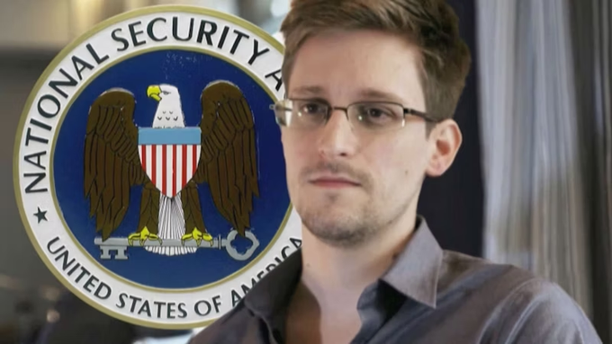 Michell45064244's tweet photo. "When exposing a crime is treated as committing a crime, you are being ruled by criminals"
#EdwardSnowden #FreeAssangeNOW https://t.co/2zXDejTMrE