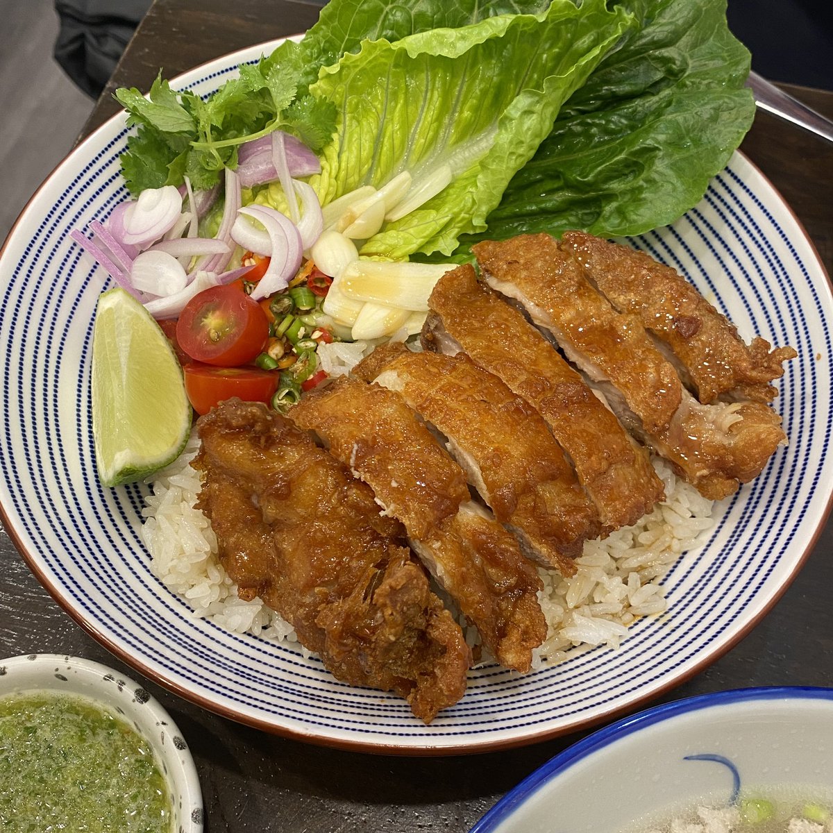 ดีใจมาก Hoku มาเปิดแถวสีลม 😞💖 พนักงานออฟฟิศมันปลื้มใจ! ใครไม่เคยกินโปรดลอง เป็น comfort food ที่อร่อยทุกเมนู รสชาติโฮมเมด วัตถุดิบคุณภาพ ข้าวผัดกระเทียมเนื้อ (ดีมากต้องสั่ง) คาโบนาร่า หมูสับต้มเปรี้ยว ข้าวขยำไก่ทอด ห่อผักอร่อยมากก สั่ง delivery ได้รสชาติไม่ดรอป <a href="/aroii/">@aroii บอกต่อ</a> <a href="/Kin24hrs/">กิน24ชั่วโมง</a>