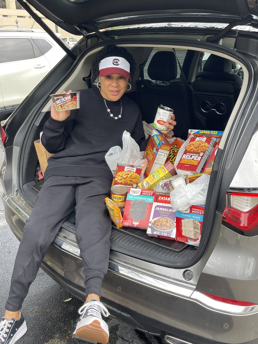 Hey <a href="/GamecockWBB/">South Carolina Women's Basketball</a> FAMs!  Can you stop by a grocery store and help me support our campus community pantry by bringing non-perishable items to <a href="/CLAmktg/">Colonial Life Arena</a> at 3pm? Please and thank you!! 🐔❤️🐔❤️🐔❤️#love