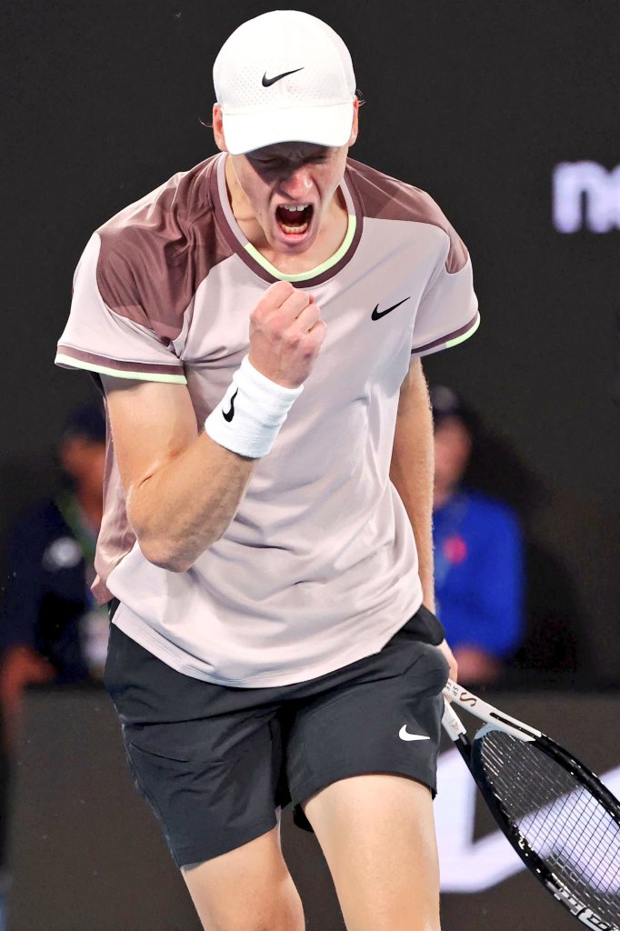 LiaCapizzi's tweet image. MAMMA MIA
Cosa sei Jannik
A 22 anni vinci il primo Slam
E lo fai con una rimonta epica
Con lucida pazienza hai cucinato a fuoco lento i tentacoli di Medvedev
Gioco, testa (e 2 🥎🥎)

Dopo quasi mezzo secolo di attesa, da Panatta, ti diciamo emozionati:
GRAZIE
🇮🇹

#AusOpen #Sinner