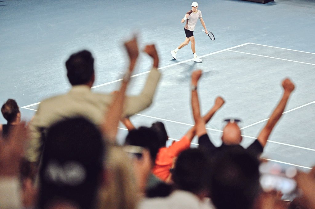 LiaCapizzi's tweet image. MAMMA MIA
Cosa sei Jannik
A 22 anni vinci il primo Slam
E lo fai con una rimonta epica
Con lucida pazienza hai cucinato a fuoco lento i tentacoli di Medvedev
Gioco, testa (e 2 🥎🥎)

Dopo quasi mezzo secolo di attesa, da Panatta, ti diciamo emozionati:
GRAZIE
🇮🇹

#AusOpen #Sinner