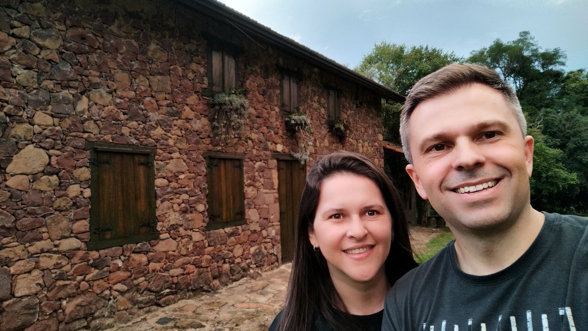 cassianomv's tweet photo. Sítio Pitanga Nativa, Monte Belo do Sul/RS
Ao fundo, casa de pedra do final do século XIX.
#vindima https://t.co/23w1i16R5y