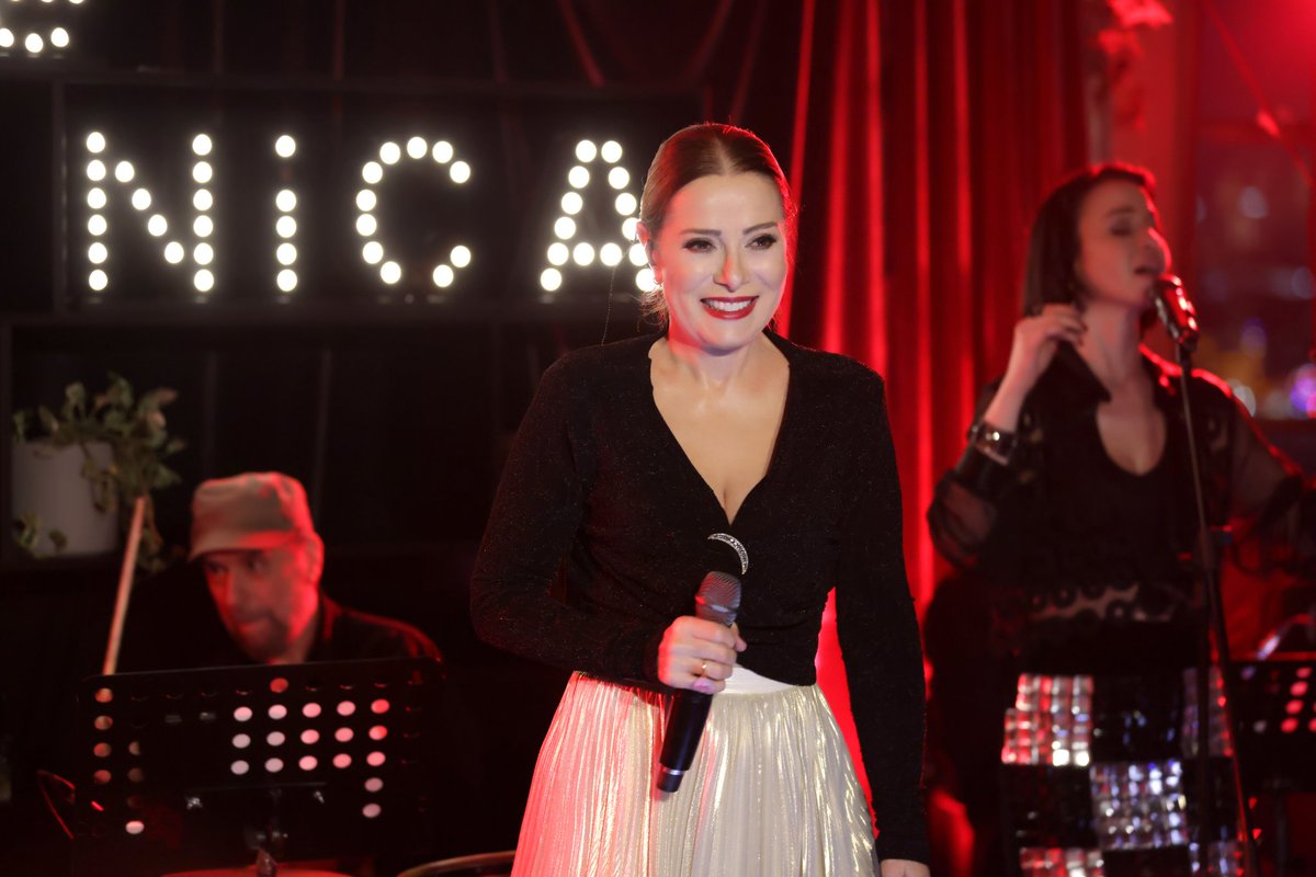 Must_Ent's tweet photo. Madam Niça'da Zuhal Olcay konseri 🎶 Yine çok özel bir sahne, yine çok eğlenceli bir gece✨️

#MustEntertainment #MustEnt 
#Konser #Organizasyon #Prodüksiyon #Etkinlik #ZuhalOlcay #MadamNiça https://t.co/UtLTcnlT3C