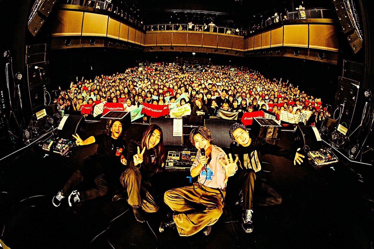 IvytFG's tweet photo. 2023.1.28
Zepp Shinjuku

ありがとう。
ソールドアウト嬉しかった。
初めてみんなと写真を撮ったよ。

あんまり言葉にならないが今日はいいや。
そのくらいの時間だったから。

これからもIvy to Fraudulent Gameよろしく！

撮影
@hamanokazushi https://t.co/5FpGTXCU8D