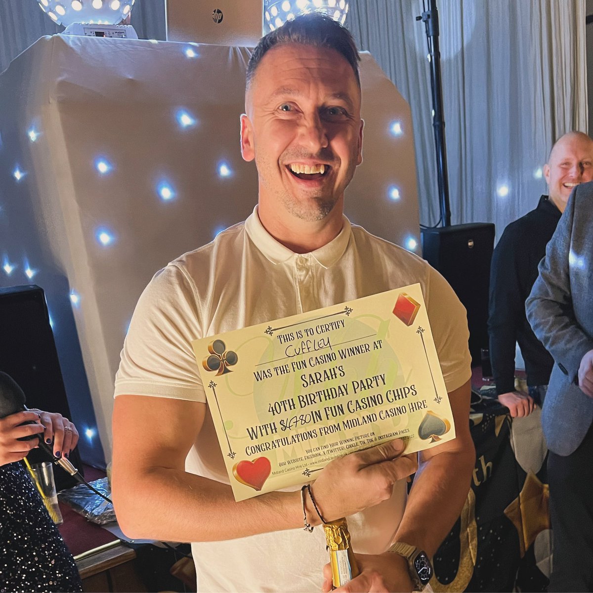 🎉 Congratulations to Mr. Cuffley for hitting the jackpot at Sarah’s 40th Birthday Bash at Hatton Village Hall in Warwick! He scored an impressive 4780 fun casino chips! 🌟 #Winner #CasinoChamp #EventEntertainment #CompanyParties #CasinoFun #MidlandsEvents #warwickshireparties