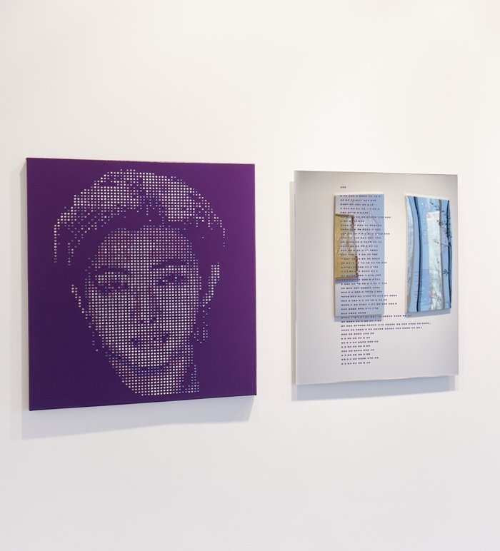 KNamJoon_Spain's tweet image. ℹ️ ‘Icons, Light and Narrative’ de Lee Dong-jae en Peyto Gallery (Seul) la letra de &quot;Voice&quot; junto al retrato de #RM

🔗 instagram.com/p/C2gxglLJjTD
🔗 n.news.naver.com/article/468/00…

RM escribió sobre su crecimiento como un diario &quot;Pensé que contenía la identidad de RM&quot;

#Namjoon #김남준
🌸