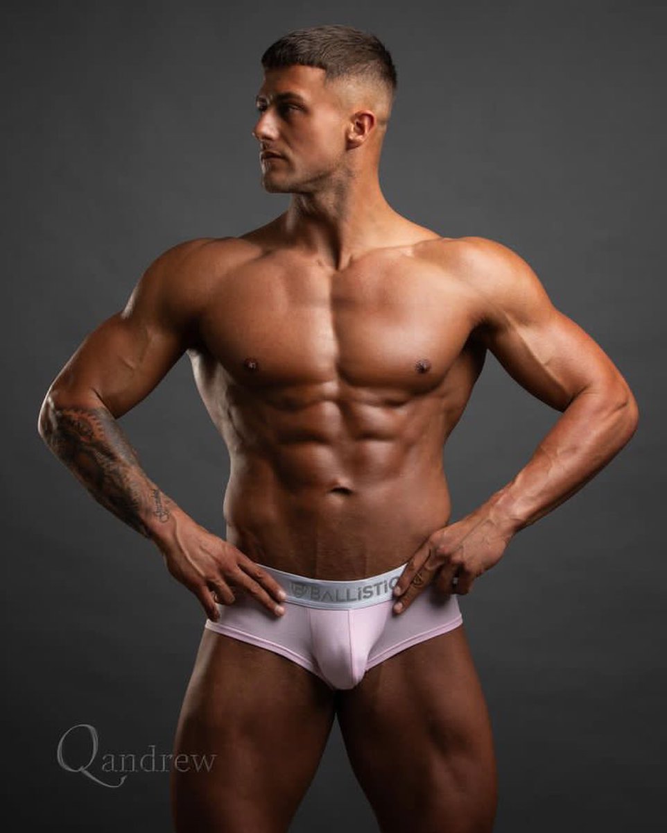 Hot new hunk alert 🚨 🔥 it’s supersexy #JoshWhite rocking <a href="/ballistic_mw/">Ballistic Menswear</a> for <a href="/QandrewX/">Qandrew</a> enjoy 💋❤️