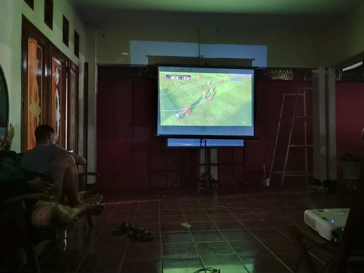 Terlepasnya hasilnya, seneng banget liat Indonesia bisa jual beli serangan sama Australia, sayang lini depan Australia lebih efektif.

Inget ini rank 25 vs 146, tapi di lapangan gak keliatan gap itu....

#TimnasDay
#Nobar